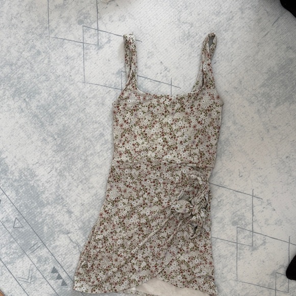 Wilfred Dresses & Skirts - Wilfred Saturn Floral Patterned Mini Dress